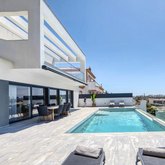 Alternative view of 8 persoons villa met zwembad